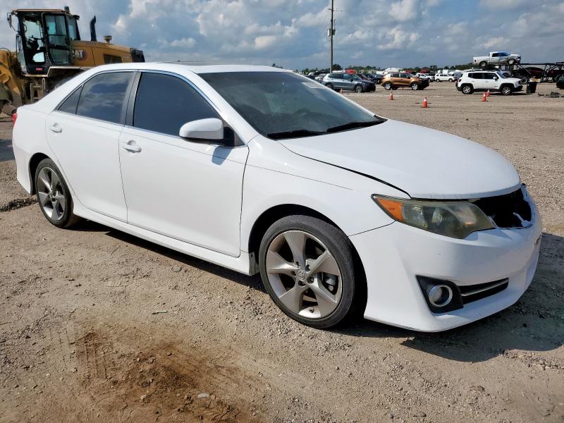 4T1BK1FKXCU511371 - 2012 TOYOTA CAMRY SE WHITE photo 4