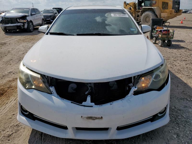 4T1BK1FKXCU511371 - 2012 TOYOTA CAMRY SE WHITE photo 5