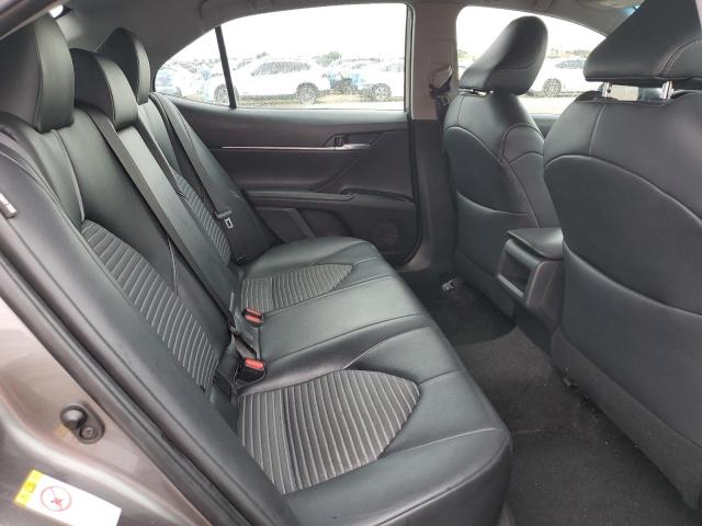 4T1B11HK0JU083761 - 2018 TOYOTA CAMRY L GRAY photo 10