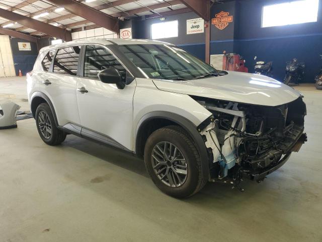 5N1BT3AB1RC748877 - 2024 NISSAN ROGUE S 银色 照片 4