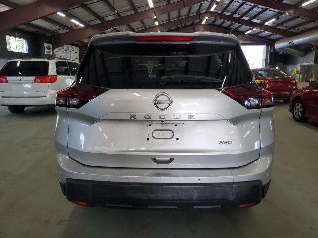 5N1BT3AB1RC748877 - 2024 NISSAN ROGUE S 银色 照片 6