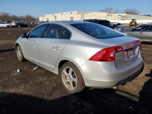 YV1622FS9C2081740 - 2012 VOLVO S40 T5 SILVER photo 2