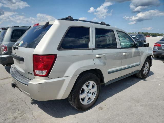 1J8HR48P19C545646 - 2009 JEEP GRAND CHEROKEE LAREDO SILVER photo 3