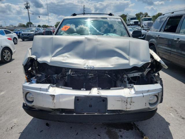 1J8HR48P19C545646 - 2009 JEEP GRAND CHEROKEE LAREDO SILVER photo 5