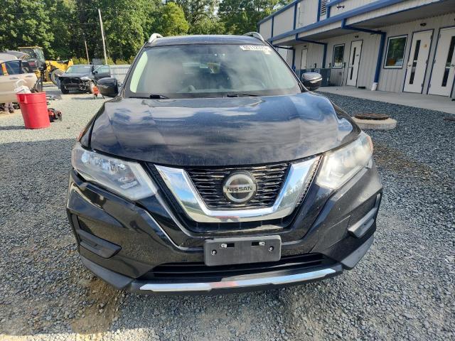 5N1AT2MV5JC768162 - 2018 NISSAN ROGUE S შავი ფოტო 5