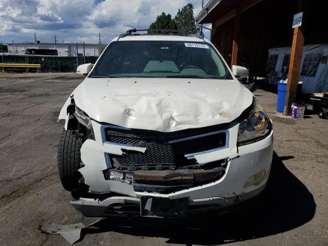 1GNKVJED1CJ106619 - 2012 CHEVROLET TRAVERSE LT WHITE photo 5