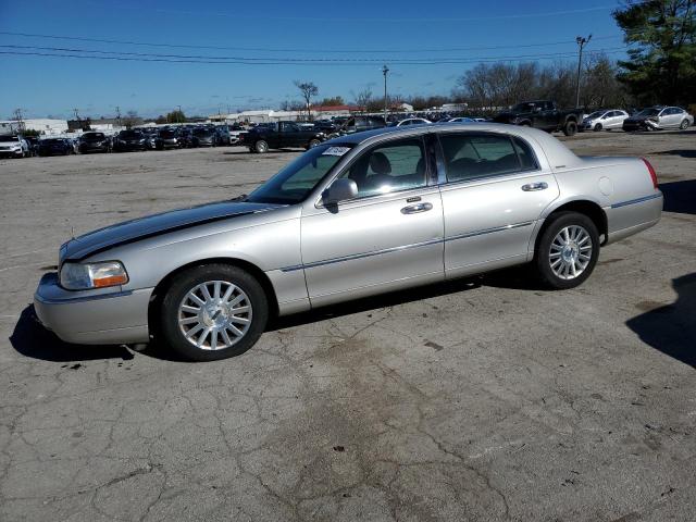 2004 LINCOLN TOWN CAR EXECUTIVE, 