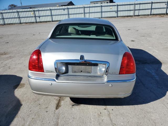 1LNHM81W14Y641234 - 2004 LINCOLN TOWN CAR EXECUTIVE ვერცხლისფერი ფოტო 6
