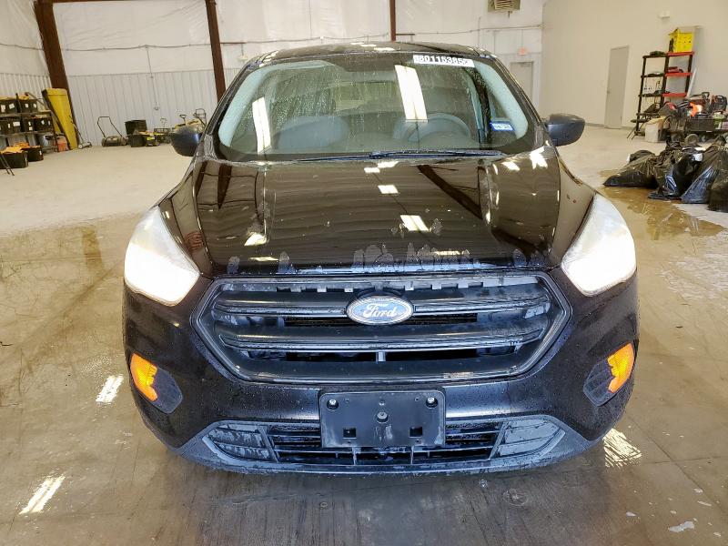 1FMCU0F75HUB88679 - 2017 FORD ESCAPE S შავი ფოტო 5