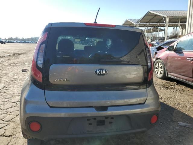 KNDJN2A26J7505048 - 2018 KIA SOUL GRAY photo 6