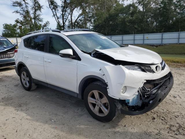 2T3WFREVXEW125379 - 2014 TOYOTA RAV4 XLE WHITE photo 4