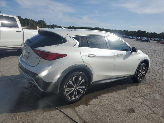 SJKCH5CR8HA027429 - 2017 INFINITI QX30 BASE თეთრი ფოტო 3