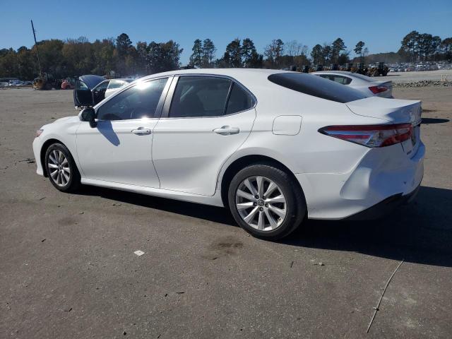 4T1B11HK4JU615111 - 2018 TOYOTA CAMRY L WHITE photo 2