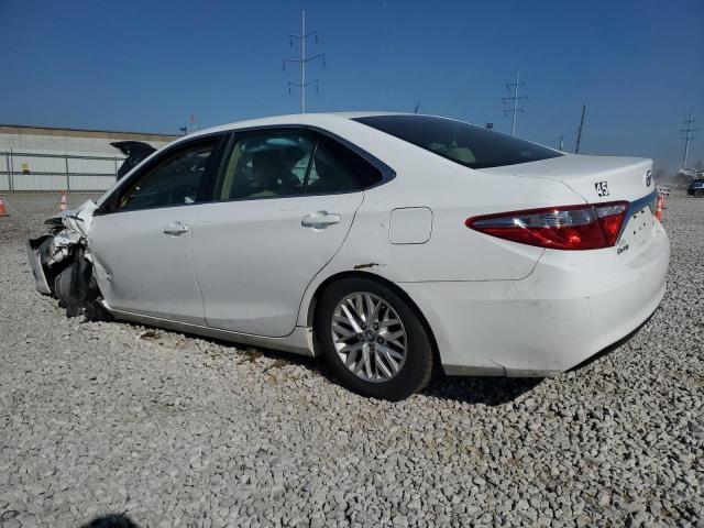 4T1BF1FK1HU364028 - 2017 TOYOTA CAMRY LE WHITE photo 2