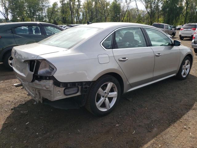 1VWBP7A34DC103669 - 2013 VOLKSWAGEN PASSAT SE فضي صورة 3