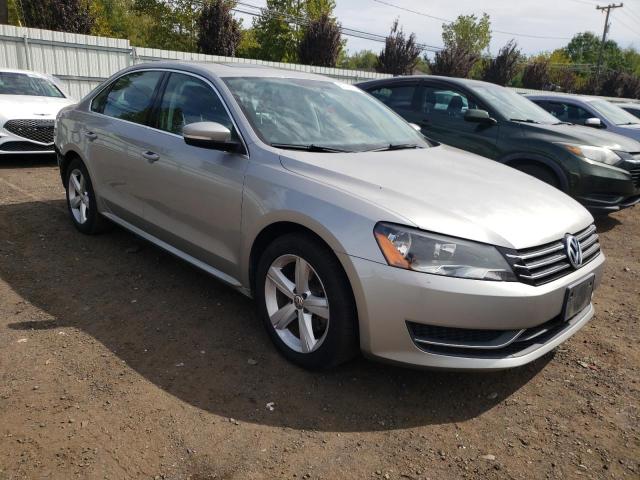 1VWBP7A34DC103669 - 2013 VOLKSWAGEN PASSAT SE فضي صورة 4
