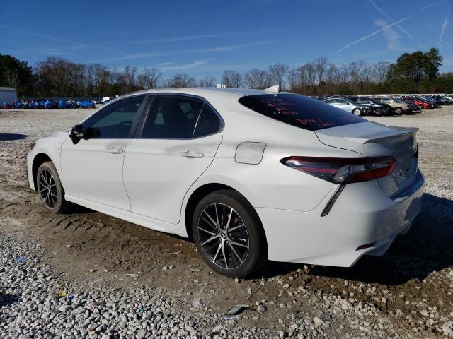 4T1G11BK7PU099561 - 2023 TOYOTA CAMRY SE NIGHT SHADE WHITE photo 2