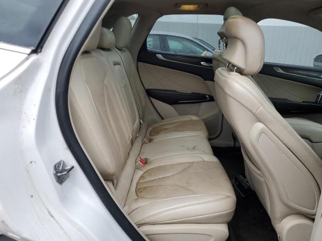 5LMCJ3D90HUL61066 - 2017 LINCOLN MKC RESERVE WHITE photo 11