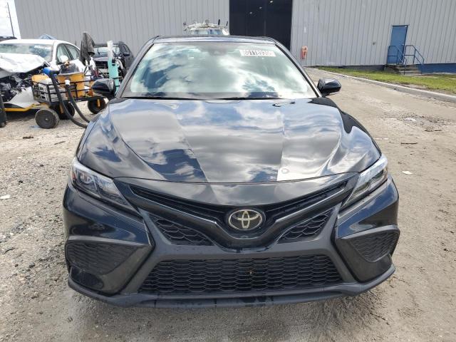 4T1G11AK9RU213774 - 2024 TOYOTA CAMRY SE NIGHT SHADE BLACK photo 5
