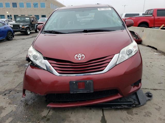 5TDKZ3DC0HS800830 - 2017 TOYOTA SIENNA LE MAROON photo 5