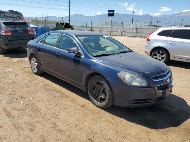 1G1ZB5EB3A4129975 - 2010 CHEVROLET MALIBU LS Blau Foto 4