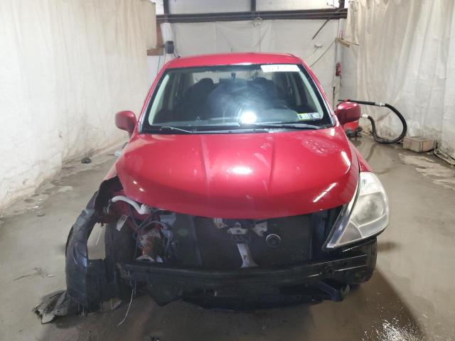 3N1BC11E99L472605 - 2009 NISSAN VERSA S RED photo 5