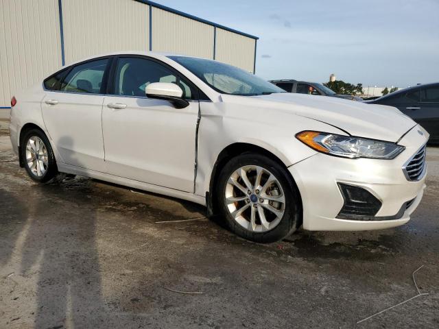 3FA6P0HD2KR276055 - 2019 FORD FUSION SE WHITE photo 4