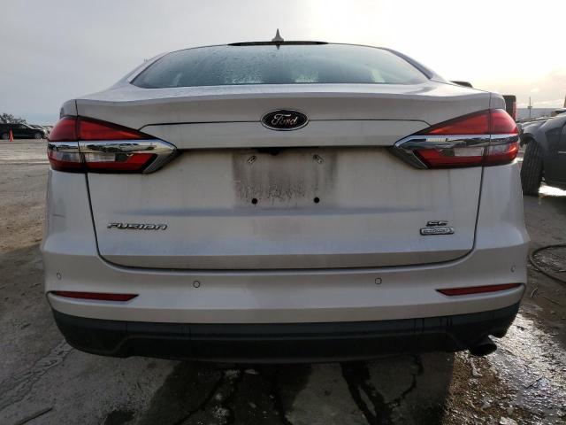 3FA6P0HD2KR276055 - 2019 FORD FUSION SE WHITE photo 6