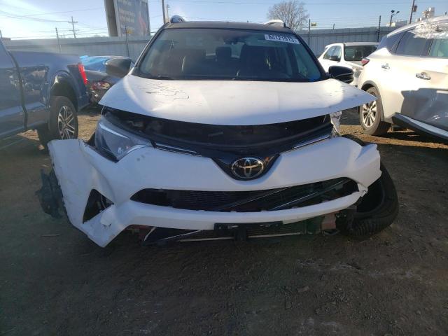 2T3BFREV6JW780390 - 2018 TOYOTA RAV4 LE WHITE photo 5