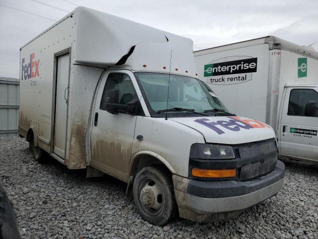 1GB3GSCG5K1259887 - 2019 CHEVROLET EXPRESS G3 WHITE photo 4