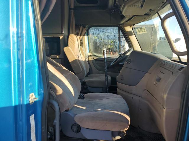 1FUJGLBG2CLBM7561 - 2012 FREIGHTLINER CASCADIA 1 BLUE photo 5