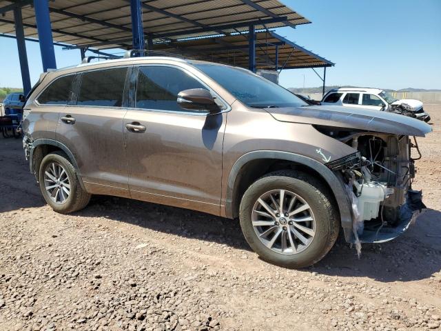 5TDKZRFH9JS245345 - 2018 TOYOTA HIGHLANDER SE თაფლისფერი ფოტო 4