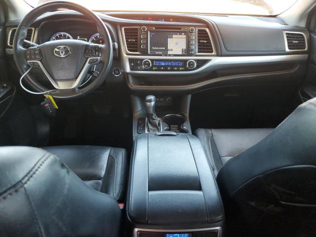 5TDKZRFH9JS245345 - 2018 TOYOTA HIGHLANDER SE თაფლისფერი ფოტო 8