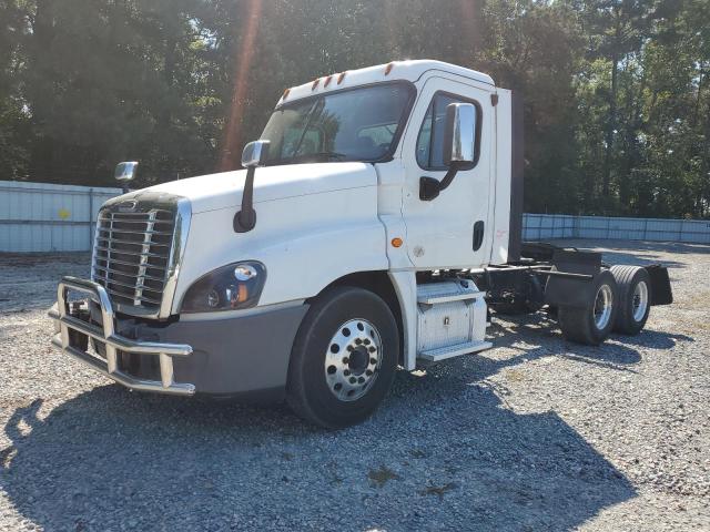 1FUGGEDV3JLHB4015 - 2018 FREIGHTLINER CASCADIA 1 თეთრი ფოტო 2