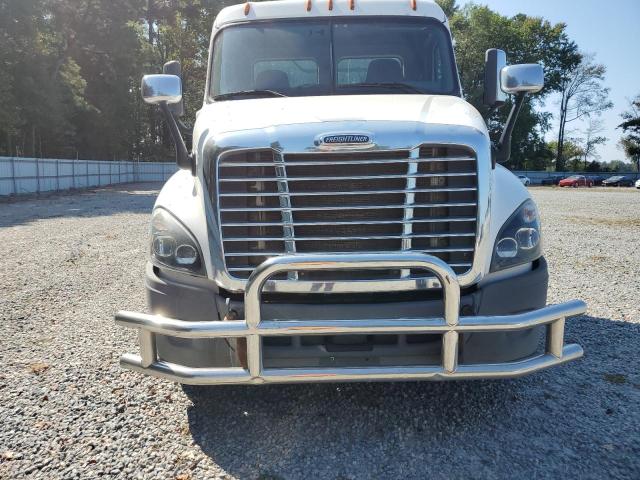 1FUGGEDV3JLHB4015 - 2018 FREIGHTLINER CASCADIA 1 თეთრი ფოტო 9
