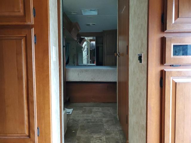 4YDF31324CA740425 - 2012 KEYSTONE MONTANA TWO TONE photo 5