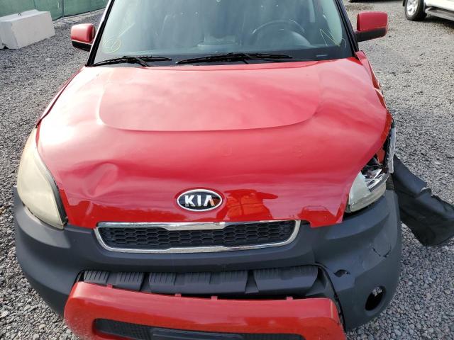 KNDJT2A28B7295799 - 2011 KIA SOUL + RED photo 11