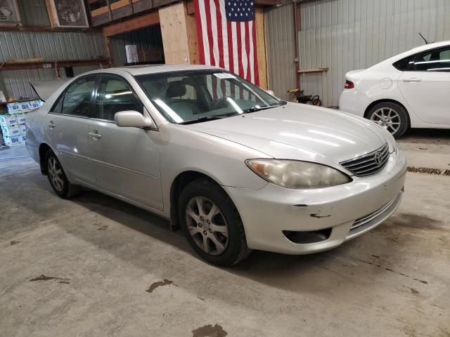 4T1BF30K45U596249 - 2005 TOYOTA CAMRY LE SILVER photo 4