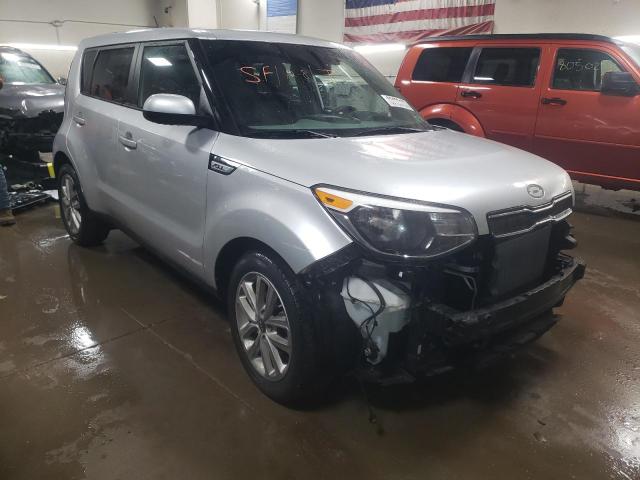 KNDJP3A51J7552868 - 2018 KIA SOUL + SILVER photo 4