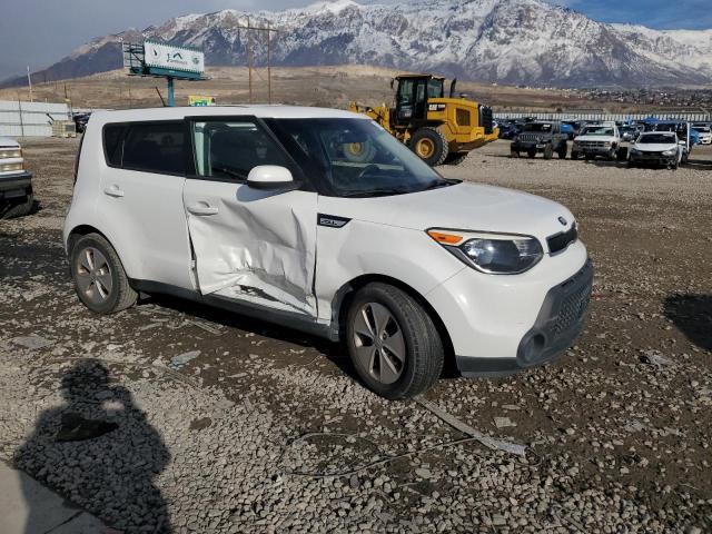 KNDJN2A29F7157110 - 2015 KIA SOUL WHITE photo 4