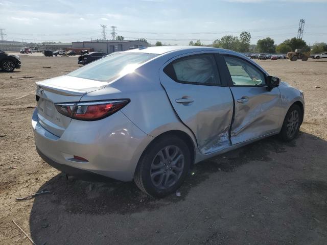 3MYDLBYV9KY502388 - 2019 TOYOTA YARIS L SILVER photo 3