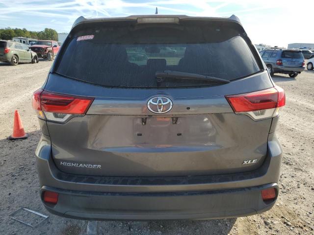 5TDKZRFH2JS531232 - 2018 TOYOTA HIGHLANDER SE GRAY photo 6