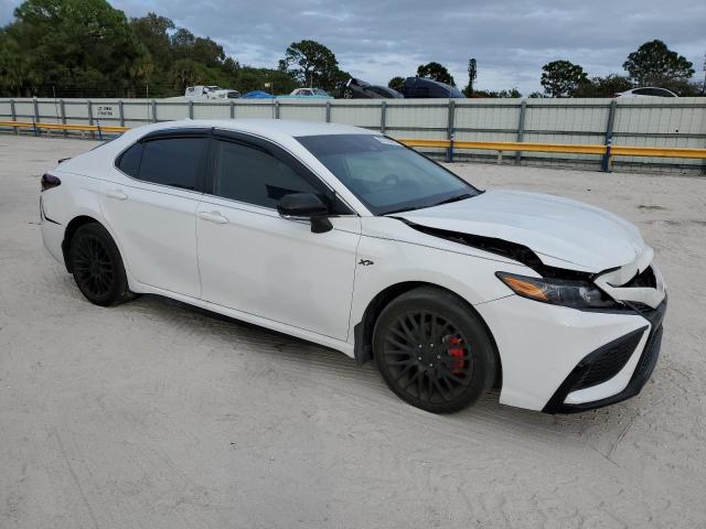 4T1G11AK4PU795585 - 2023 TOYOTA CAMRY SE NIGHT SHADE WHITE photo 4