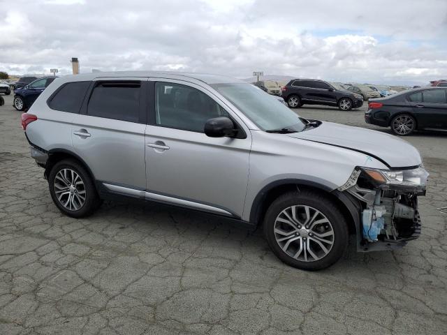 JA4AD2A31JZ052824 - 2018 MITSUBISHI OUTLANDER ES SILVER photo 4