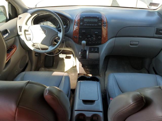 5TDYK4CC6AS306693 - 2010 TOYOTA SIENNA XLE BLUE photo 8