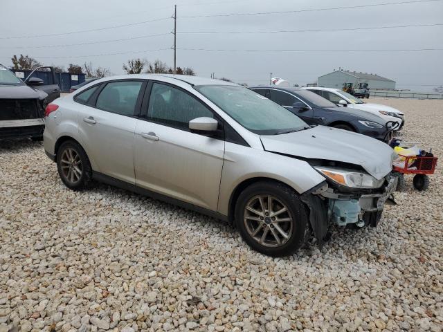 1FADP3F29JL321399 - 2018 FORD FOCUS SE SILVER photo 4