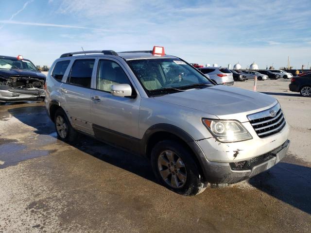 KNDJJ741195037118 - 2009 KIA BORREGO LX SILVER photo 4