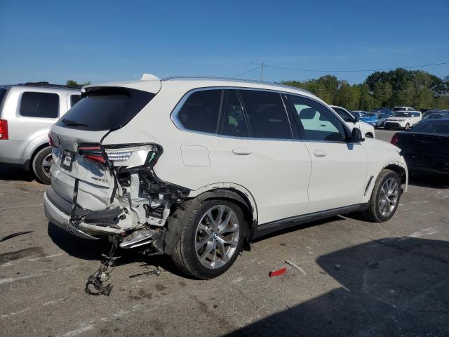 5UXCR6C56KLL09940 - 2019 BMW X5 XDRIVE40I WHITE photo 3