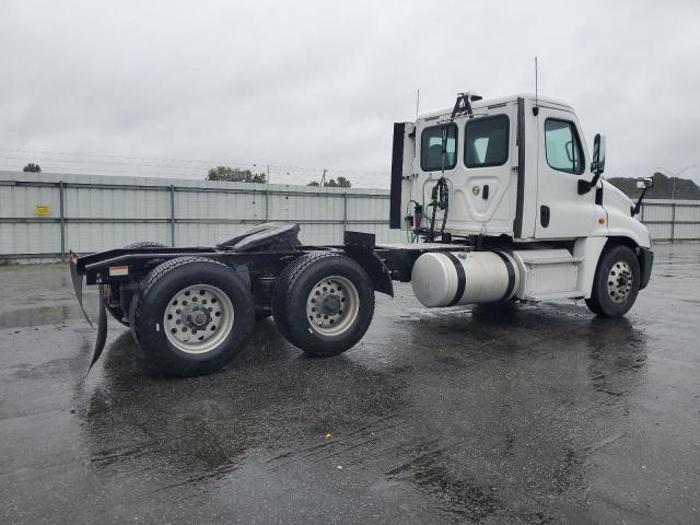 1FUGGEDV6JLHB4011 - 2018 FREIGHTLINER CASCADIA 1 أبيض صورة 4