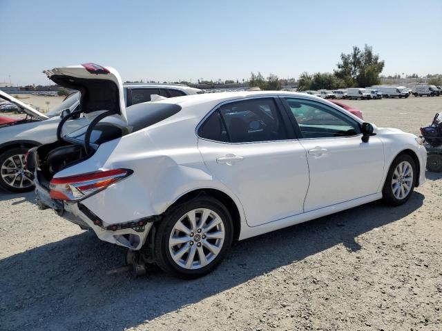 4T1B11HK3KU852626 - 2019 TOYOTA CAMRY L WHITE photo 3